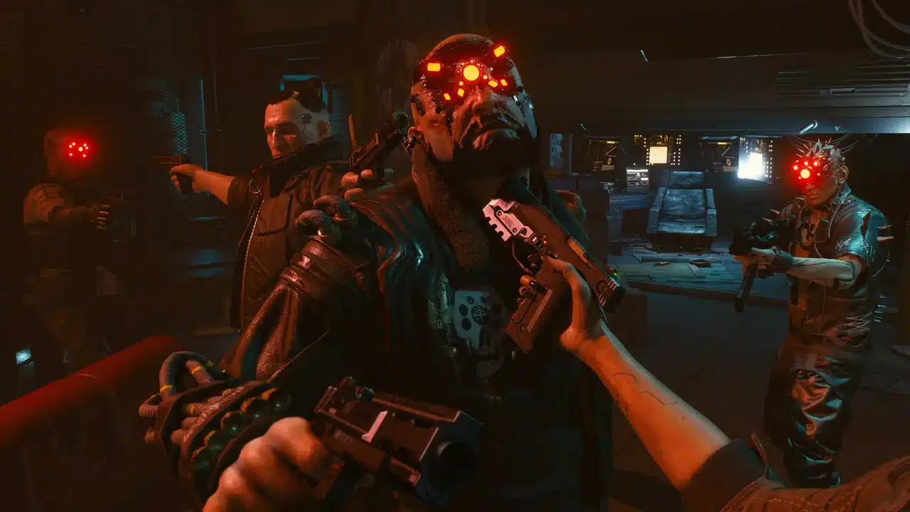 Cyberpunk 2077: вид от первого лица с пистолетом в руке, напротив банда «Мальстрёма» с красными оптическими имплантами